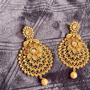 Elegant Gold Floral Earrings